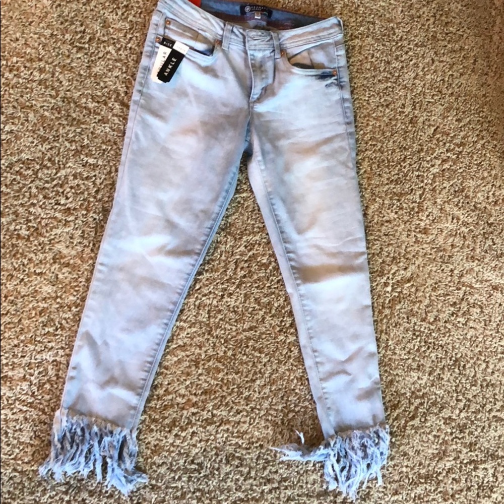 Light wash jeans with fringed ankles